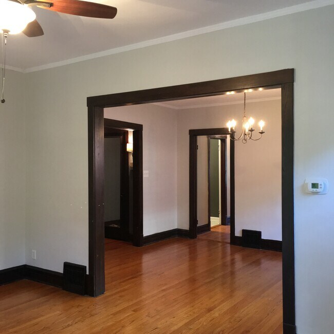 Foto del edificio - 4058 W Warwick Ave