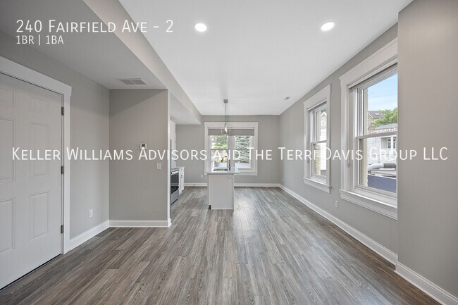 Foto del edificio - 240 Fairfield Ave