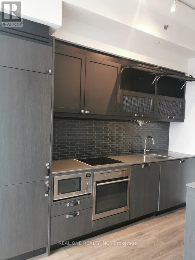 Photo du bâtiment - 783-783 Bathurst St