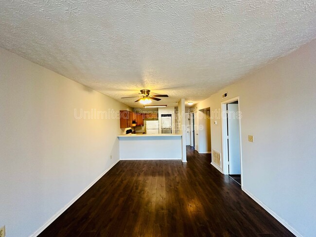 Building Photo - 203 Sunn Aire Ct