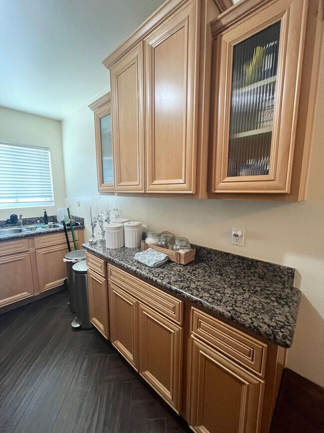 Building Photo - PERFECTLY LOCATED 1BD/1BA CONDO IN PACIFIC...