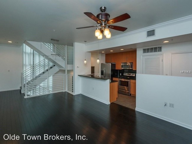 Building Photo - 2 br, 2.5 bath House - 460 E Jackson St. #2