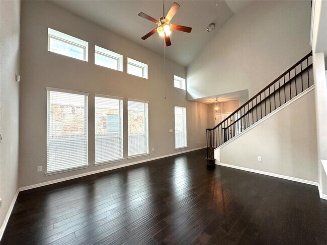 Foto del edificio - 3240 E Whitestone Blvd