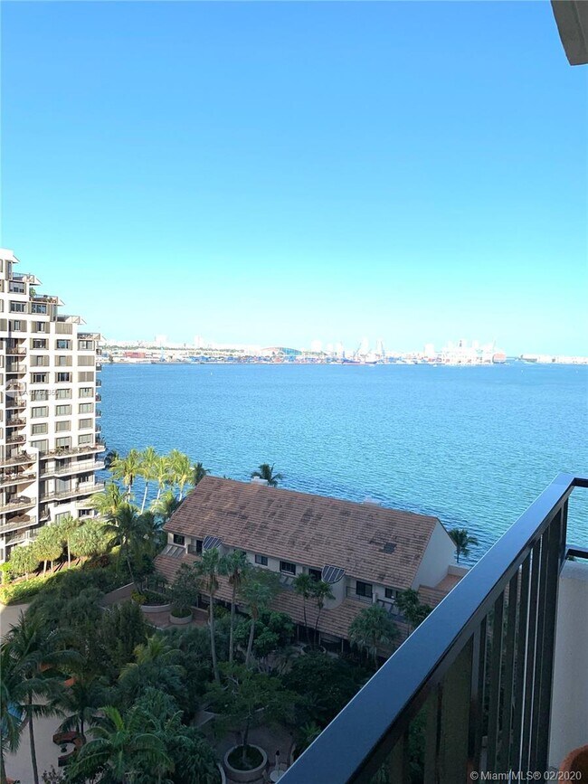 Foto del edificio - 520 Brickell Key Dr