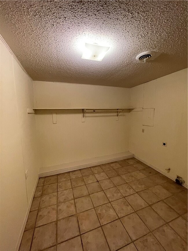 Building Photo - 3102 Scott Ln