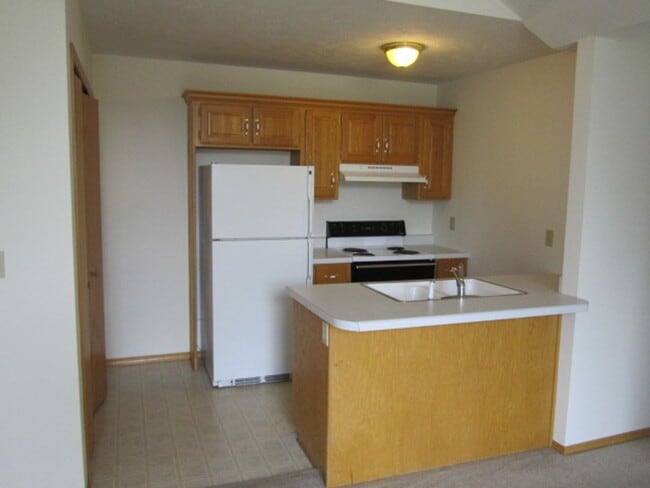 Building Photo - Awesome 2 bedroom duplex that is close everything!