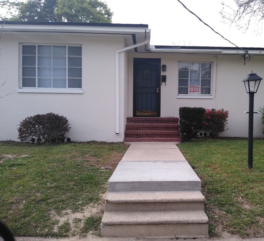 Primary Photo - 3653 Valencia Rd