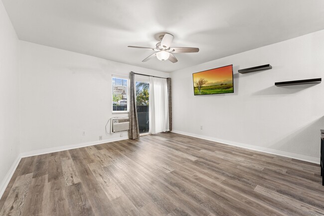 Foto del edificio - 4860 Rolando Ct