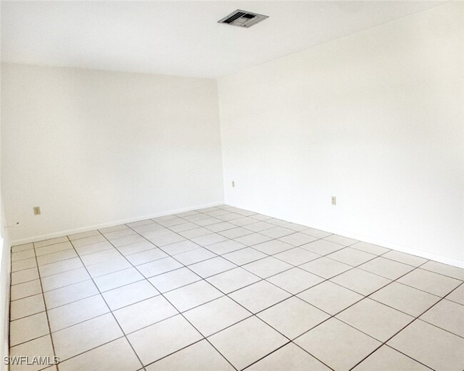 Foto del edificio - 699 110th Ave N