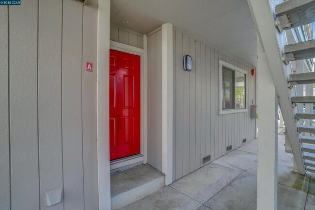 Building Photo - 2725 Oak Rd