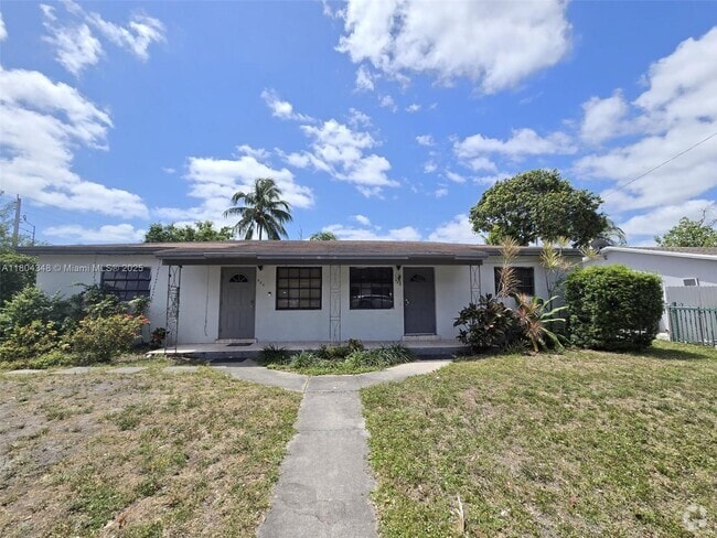 Building Photo - 480 NE 136th St