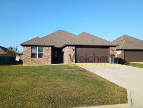 Building Photo - 905 Lexi Ln