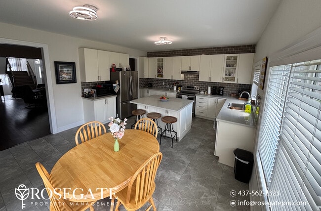 Building Photo - Spacious 4-Bedroom Detached Home with 6 Parking Spaces – Innisfil