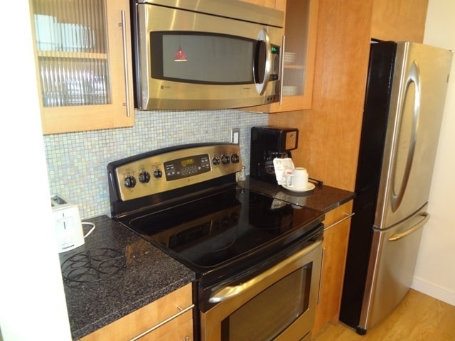 Building Photo - Move in Ready Special-Fully Furnished Cond...