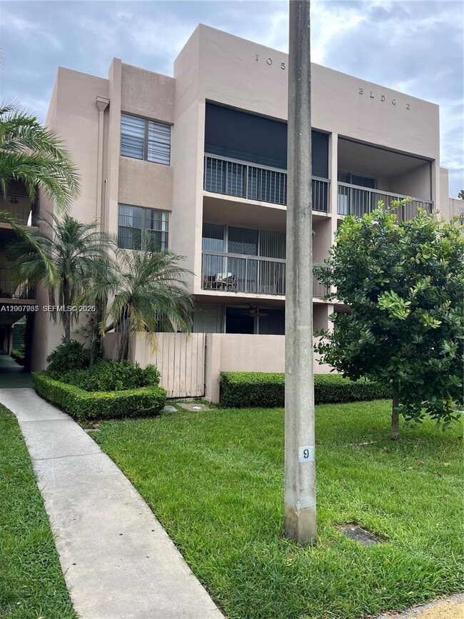 Building Photo - 10525 SW 112th Ave