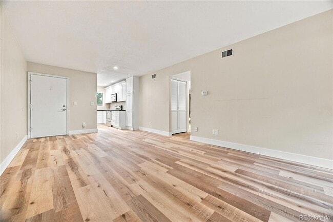 Building Photo - 433 Wright St