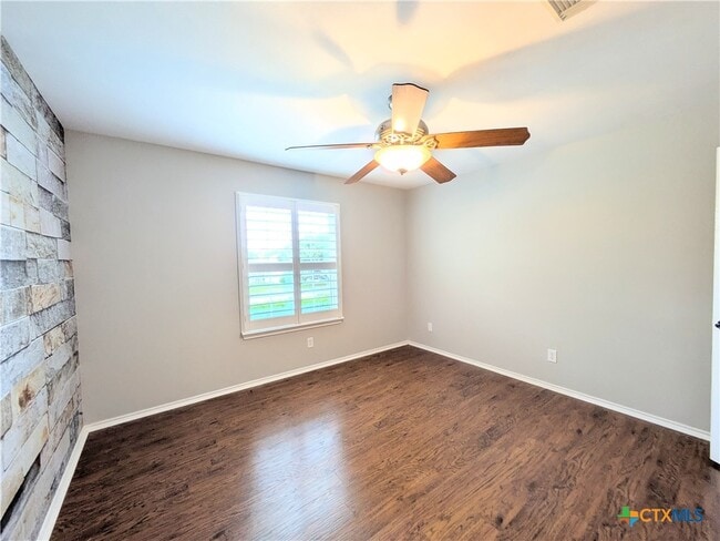 Building Photo - 1623 Sunnycrest Cir