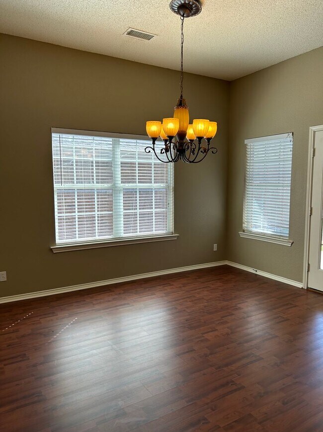 Foto del edificio - Garden Home in Garden Crest Subdivision