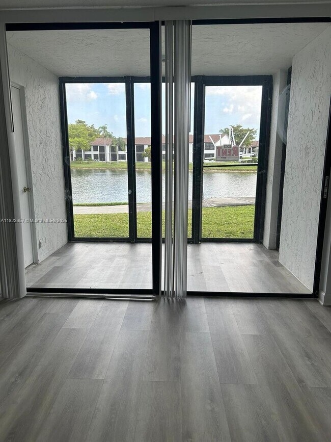 Foto del edificio - 203 Lake Pointe Dr