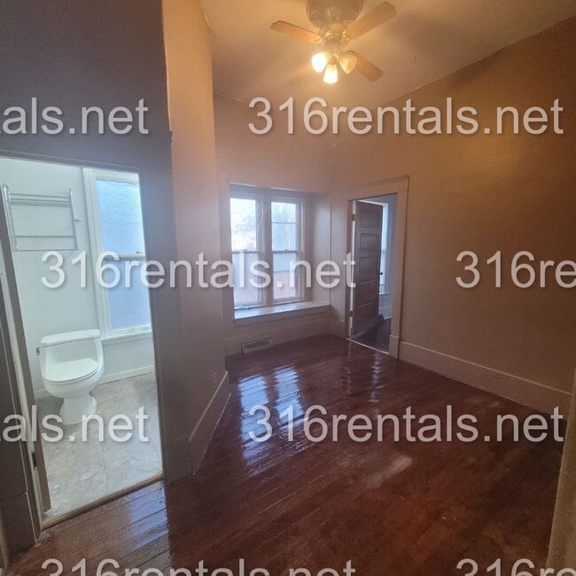 Building Photo - 3 bed 1 bath - $950 - Single Family Home