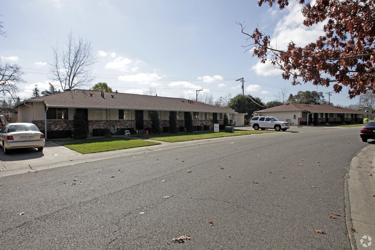 Building Photo - 2402 Wulff Ln