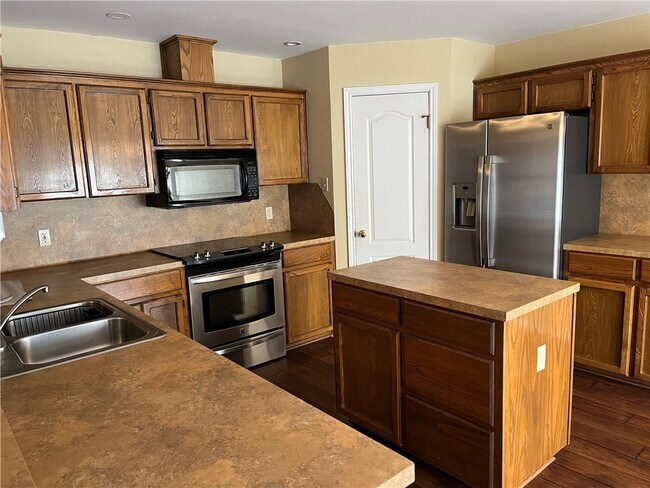 Foto del edificio - 6201 Duke Dr