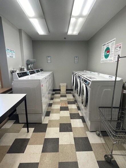 Foto del edificio - 711 Willow Ave