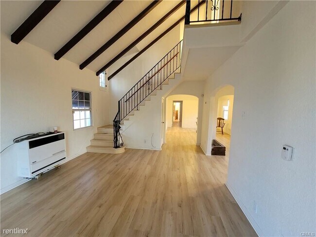 Building Photo - 3 br, 2 bath House - 825 Palm Pl