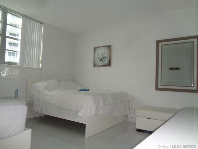 Foto del edificio - 4001 S Ocean Dr