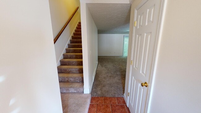 Building Photo - 7112 Country Club Dr