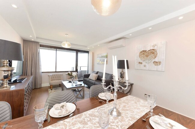 Foto del edificio - 2 br, 1.5 bath Condo - 788 E Broadway Apt 1