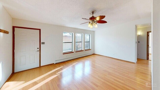 Foto del edificio - 2 Bedroom with a yard.