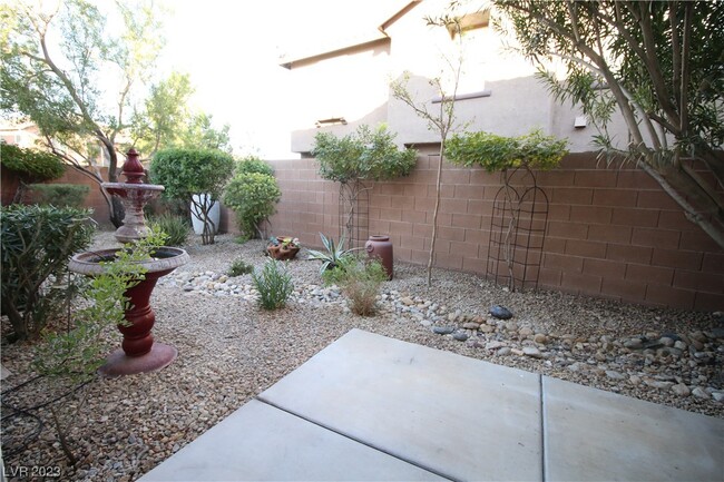 Foto del edificio - 1353 Crystal Hill Ln