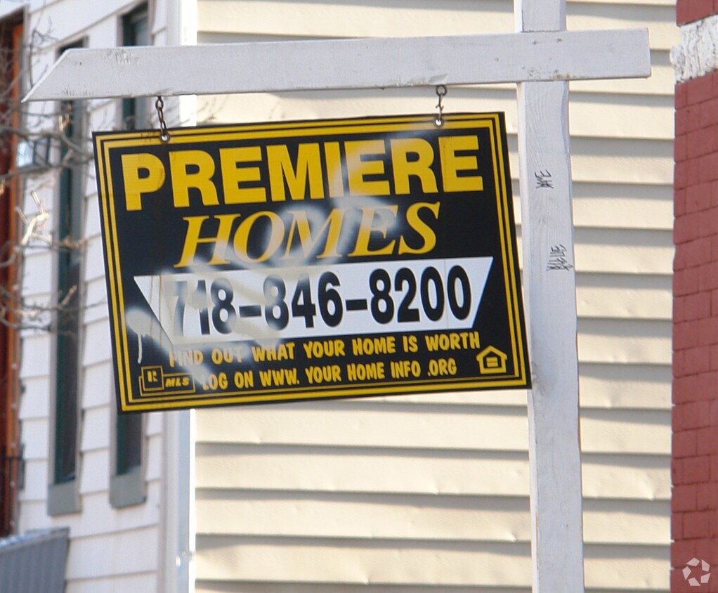 Building Photo - 542 Kosciusko St