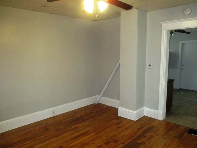 Building Photo - 913 W Grove St