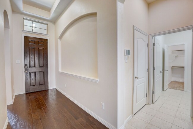 Foto del edificio - 2448 Flowing Springs Dr