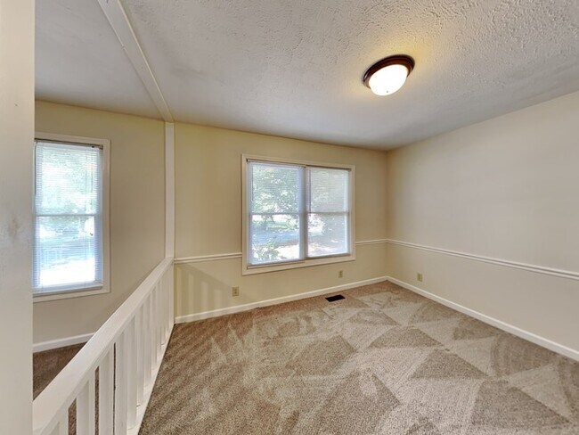 Foto del edificio - 2968 Forelock Pl