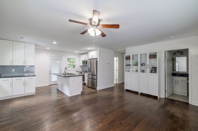 Foto del edificio - 2065 W Flat Shoals Terrace