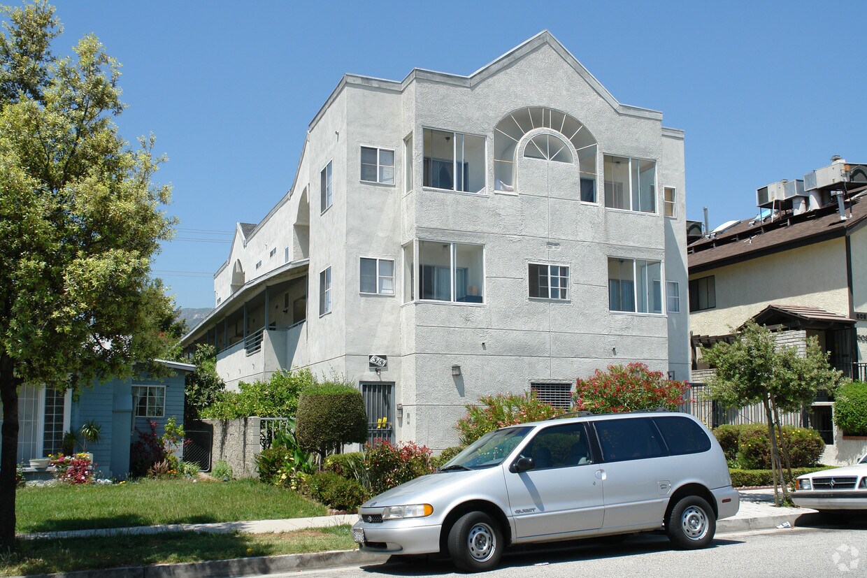 Primary Photo - 515 W Doran St