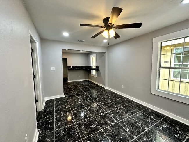 Photo - 3021 Creekwood Ln House