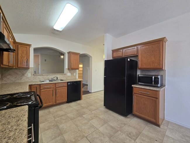 Building Photo - PRICE DROP & RENT SPECIAL - AVAILABLE NOW!