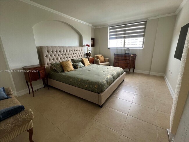 Building Photo - 9273 Collins Ave