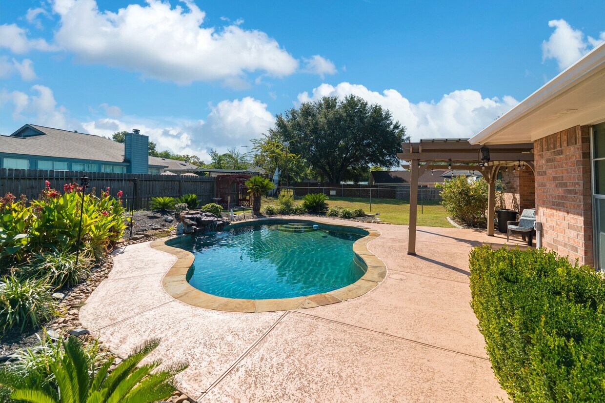Primary Photo - 13417 Bunker Hill Dr