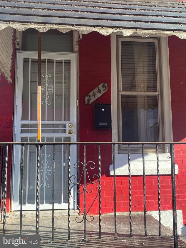 Primary Photo - 2445 N Bancroft St