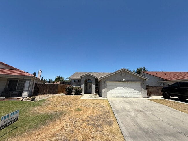Foto del edificio - Spacious 4-Bedroom Home in Riverlakes Comm...