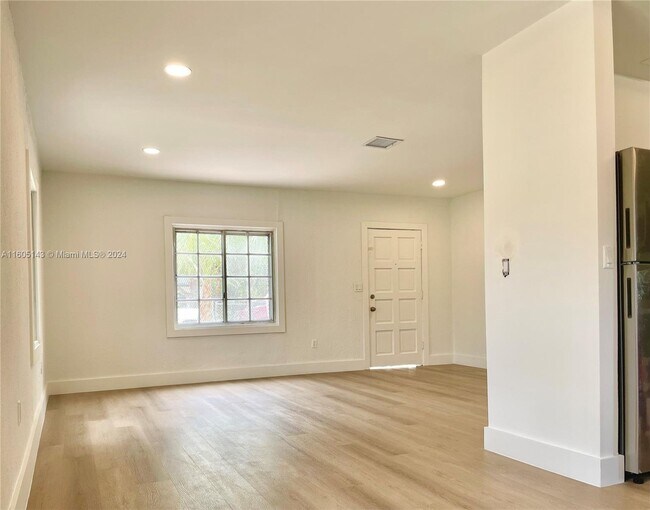 Foto del edificio - 12260 NW 8th Ave
