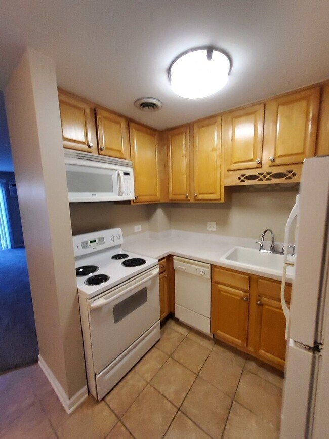 Foto del edificio - 310 Lathrop Ave