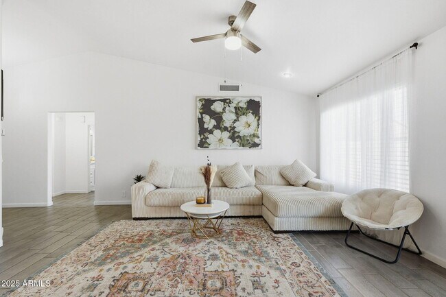 Foto del edificio - 6411 N 81st Dr