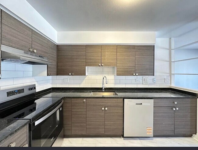 Foto del edificio - 1653 Oakwood Ave