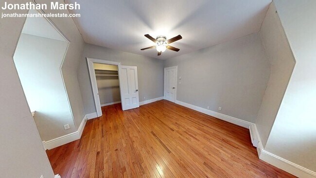 Building Photo - 35 Van Winkle St